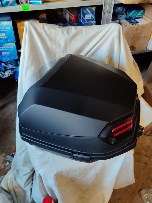 Кофр задній на мотоцикли скутери мопеди. 32 літри, Розмір 400*400*280