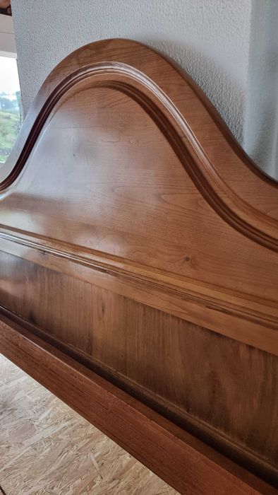 Cama em Madeira com Estrado – 140×180 cm – 50€