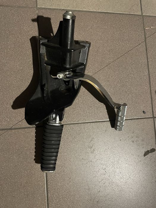 SUZUKI VZR 1800 M  Intruder podnóżek set sety podnóżki podesty nowe