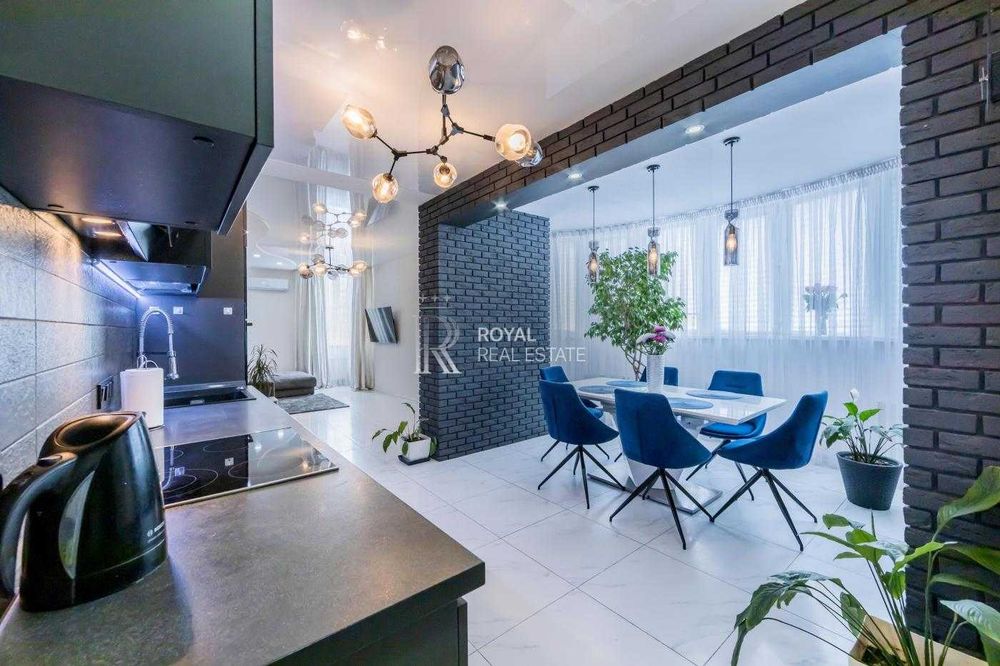 Продаж Квартира Київ Голосіївський ЖК «Чотири Сезони» 3 кімнати 117 м² 3 спальні Якісний ремонт Гардеробна Балкон 2 санвузли Паркінг