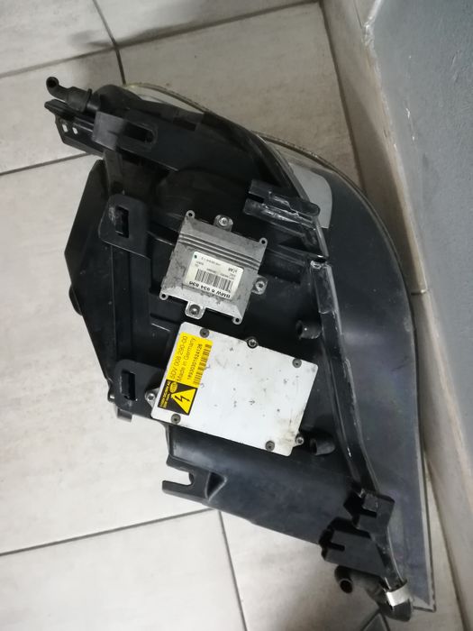 Lampy kompletne  xenon dynamic d2s skretne Europa bmw e60 e61