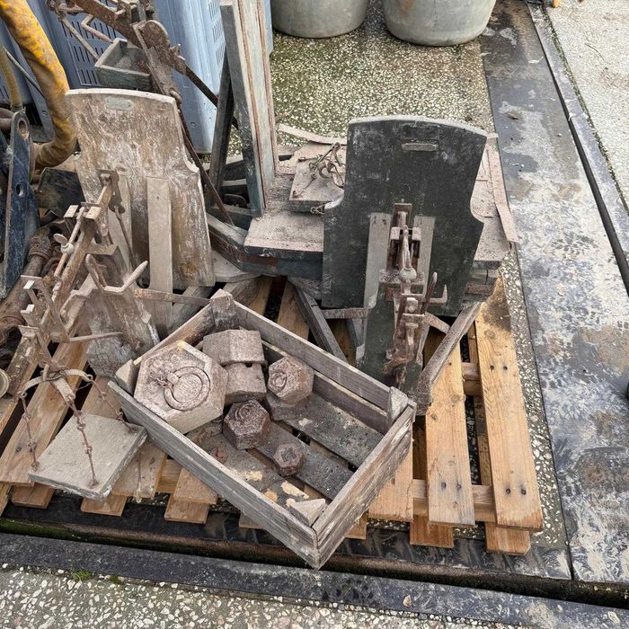 3 balanças antigas + pesos