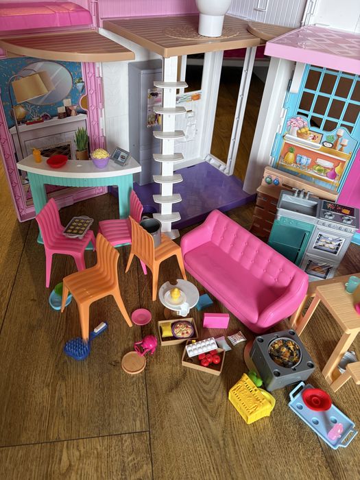 Zestaw Barbie domek wraz z akcesoriami stan bdb -TYLKO ODBIOR OSOBISTY LODZ