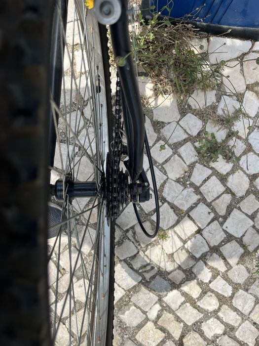 Bicicleta de montanha em bom esta