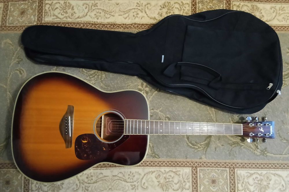 Акустическая гитара Yamaha FG720S + чехол