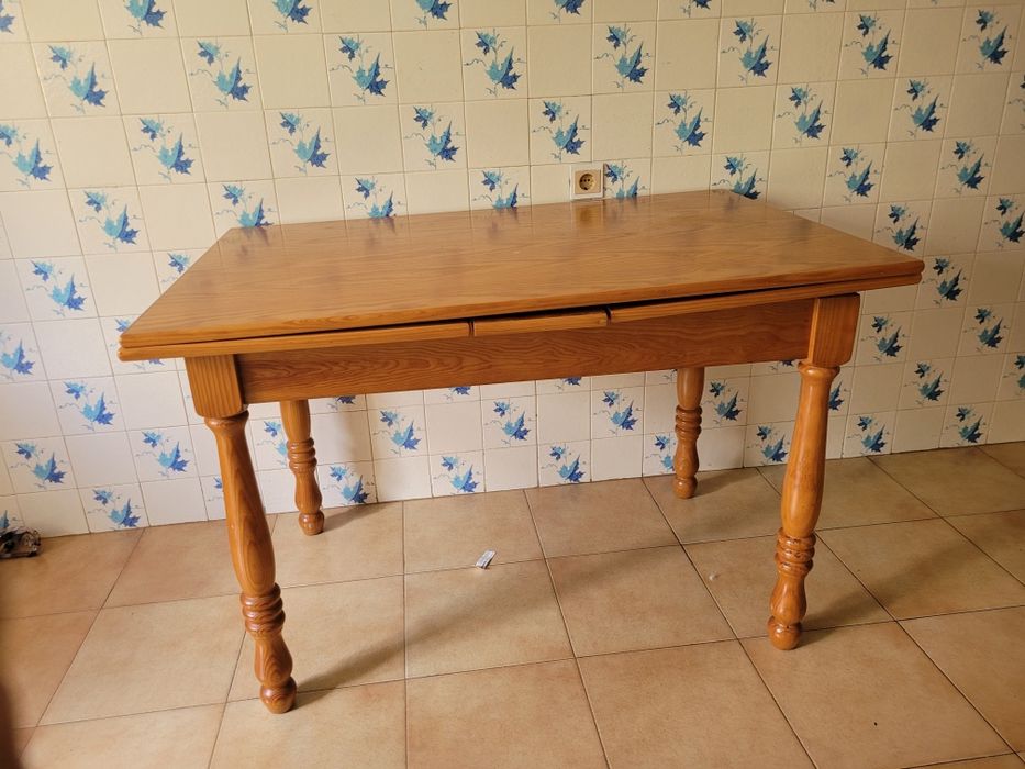 Breakfast or Dinner Table64585631205249120