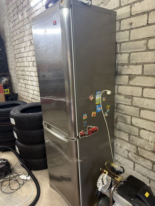 Холодильник Indesit