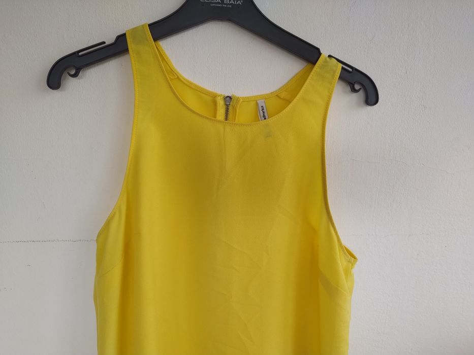 Top amarelo, elegante e fluído - Stradivarius - Tamanho M