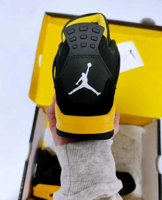 Jordan 4 Retro Thunder R.44