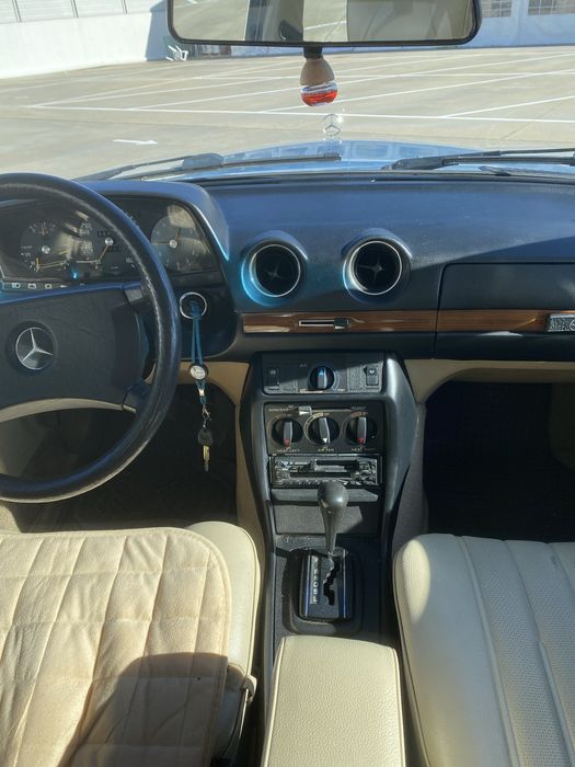 Mercedes-Benz W123 240D | caixa automática