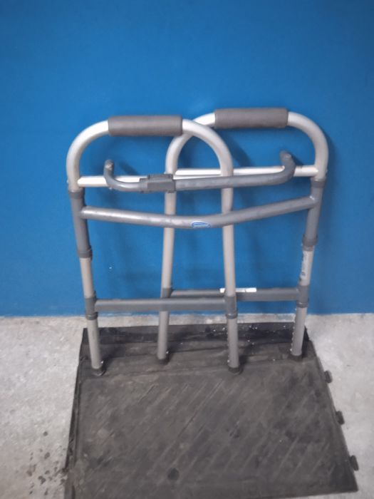 Ходунки і милиці