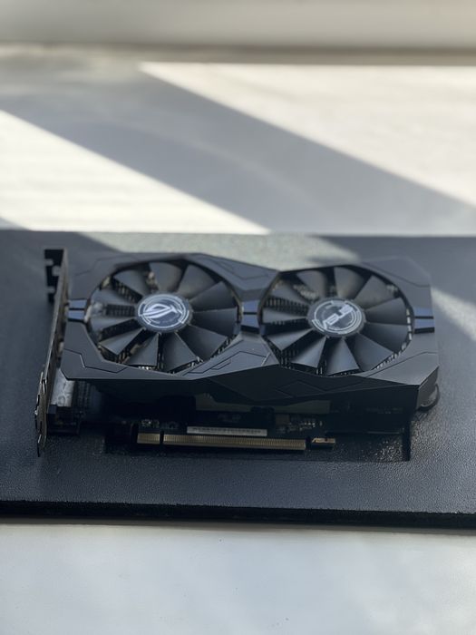 Відеокарта ASUS ROG Strix
