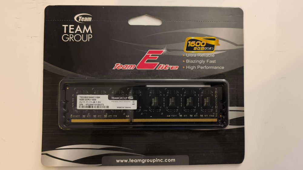 Memória RAM Team Group 8GB DDR3 1600 (nova, ainda selada)