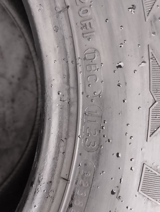 Продам шини 225/70R15C