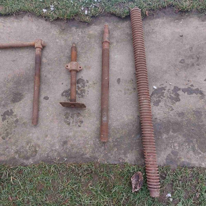 Продаються  різьби для преса