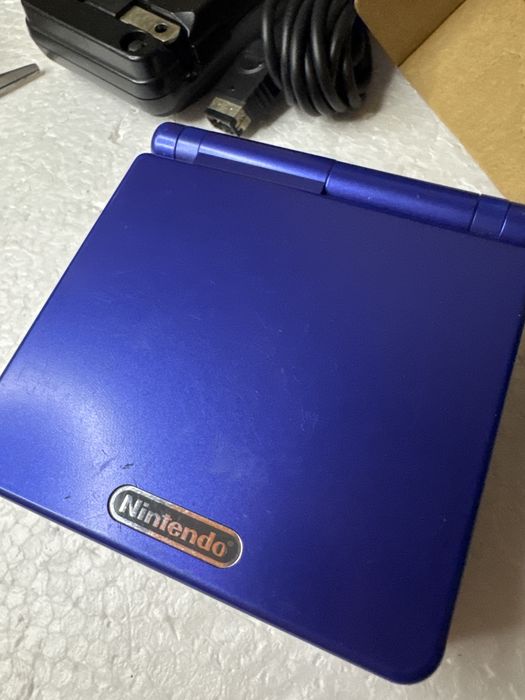 Konsola Nintendo Game Boy Advance SP - niebieska, w pudełku z ładowarką, grą i instrukcją