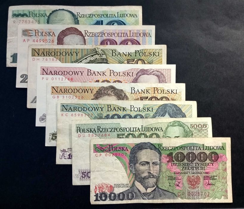 Banknoty PRL  8 szt.  od 10 zł do 10.000 zł