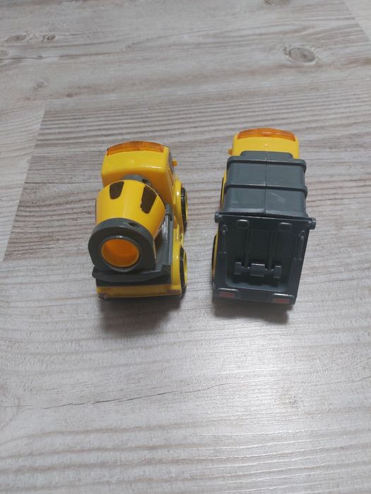 Sprzedam dwa autka