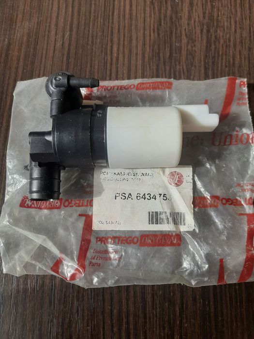 Насос омивача скла на Сітроен Берлінго