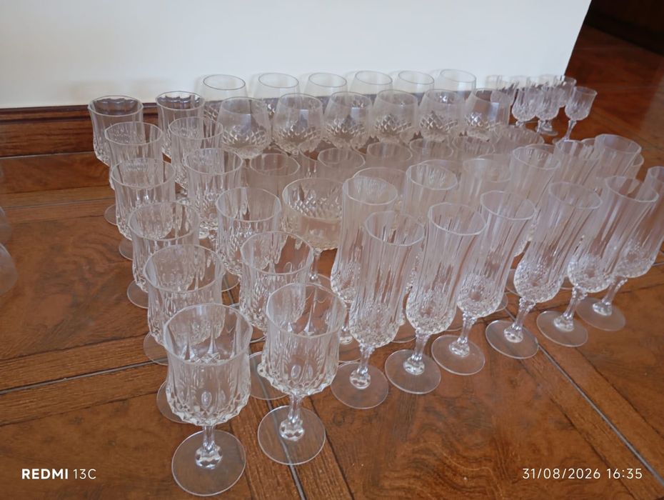 Conjunto completo de copos de cristal