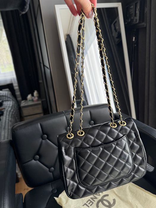 Сумка Chanel.
