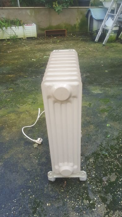 Aquecedor  a óleo  super grande  e a  funcionar corretamente