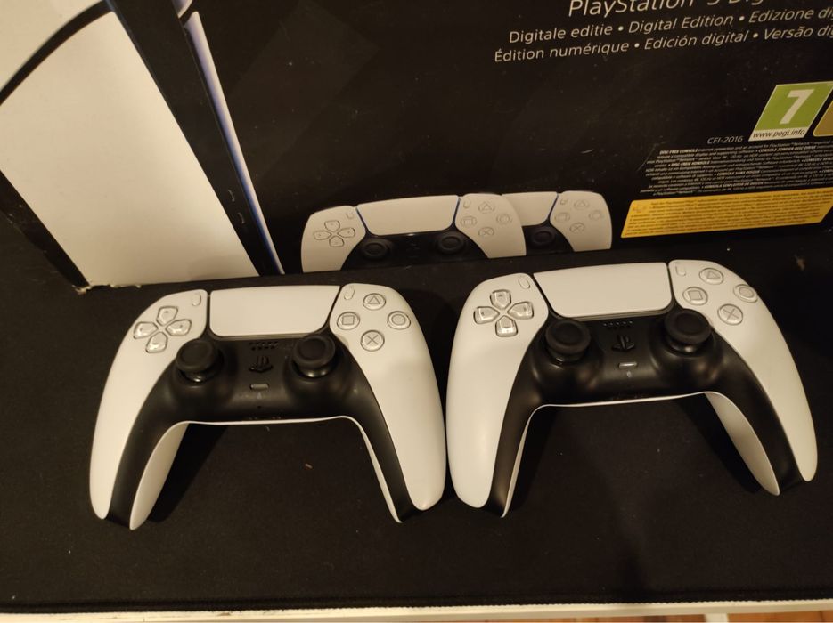 PS 5 slim 1TB com 2 comandos