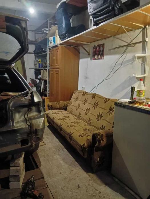 Капітальний цегляний гараж в АК 29 з високими воротами та грубою