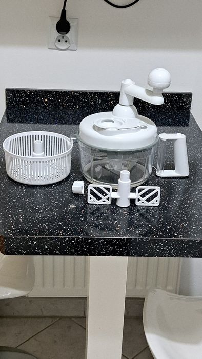 Robot kuchenny- siekacz, krajacz, rozdrabniacz