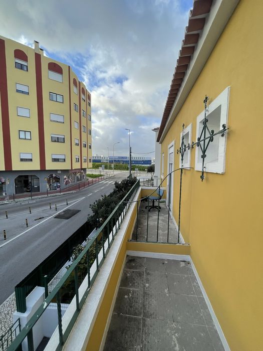 Quarto com varanda para solteiro com caução