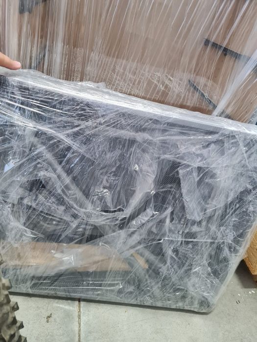 Roupeiro com portas em vidro