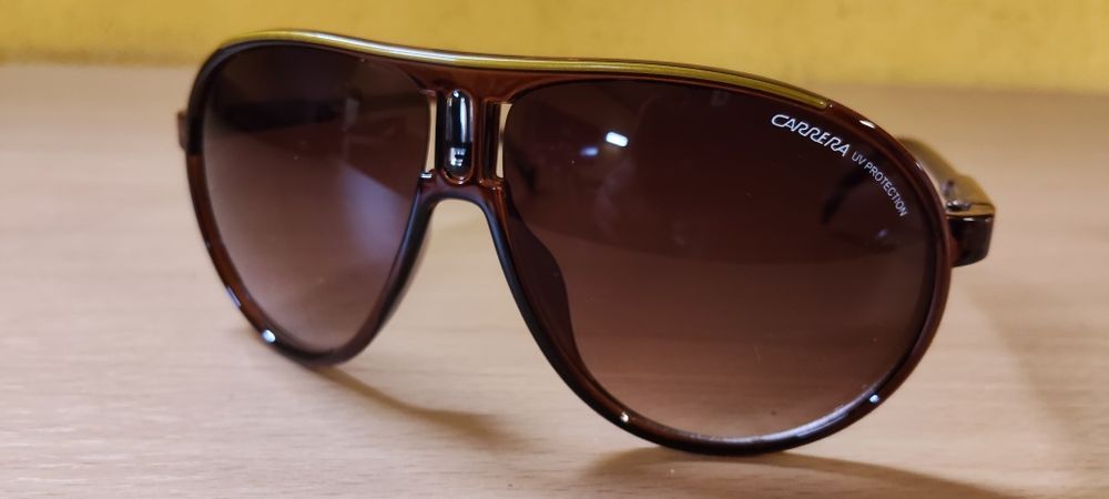 Okulary przeciwsłoneczne Carrera. Styl retro, premium