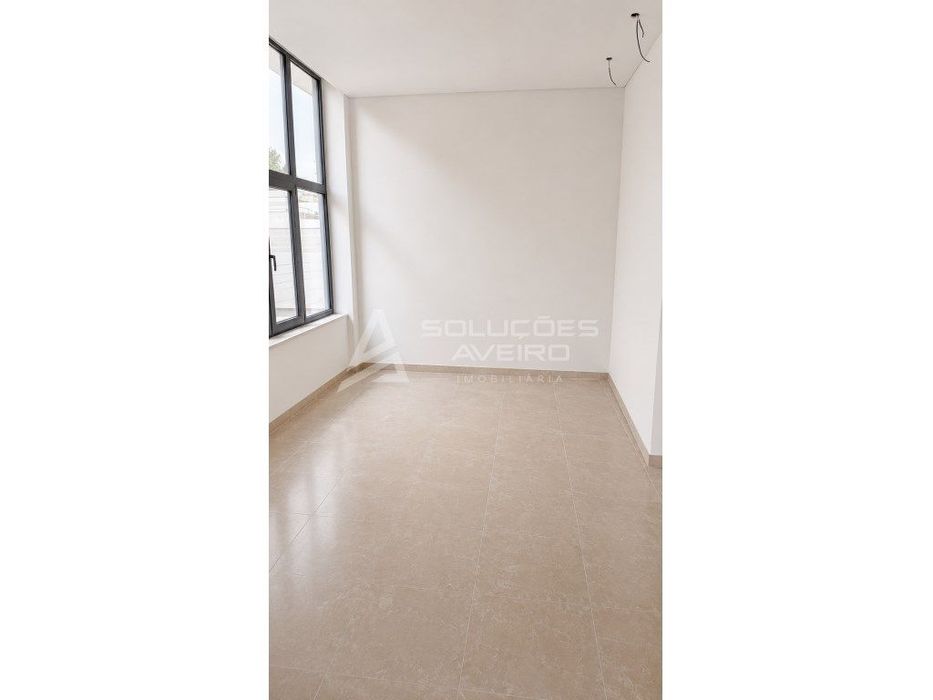 Apartamento T0 com garagem privativa - Centro de Aveiro!