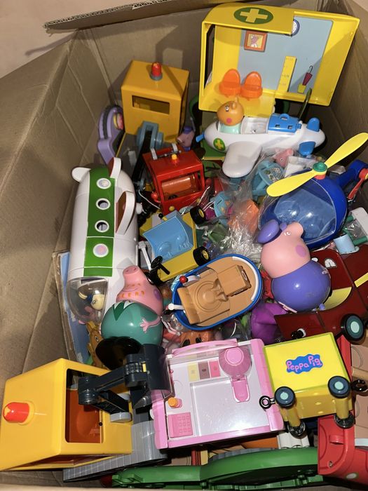 РОЗПРОДАЖ!На фото не все! Різні набори свинки Пеппи