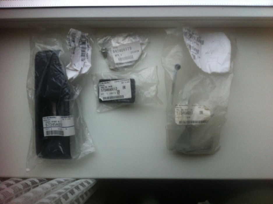 Комплект (для відкриттякришки лючка бензобака) SUBARU Outback BP III