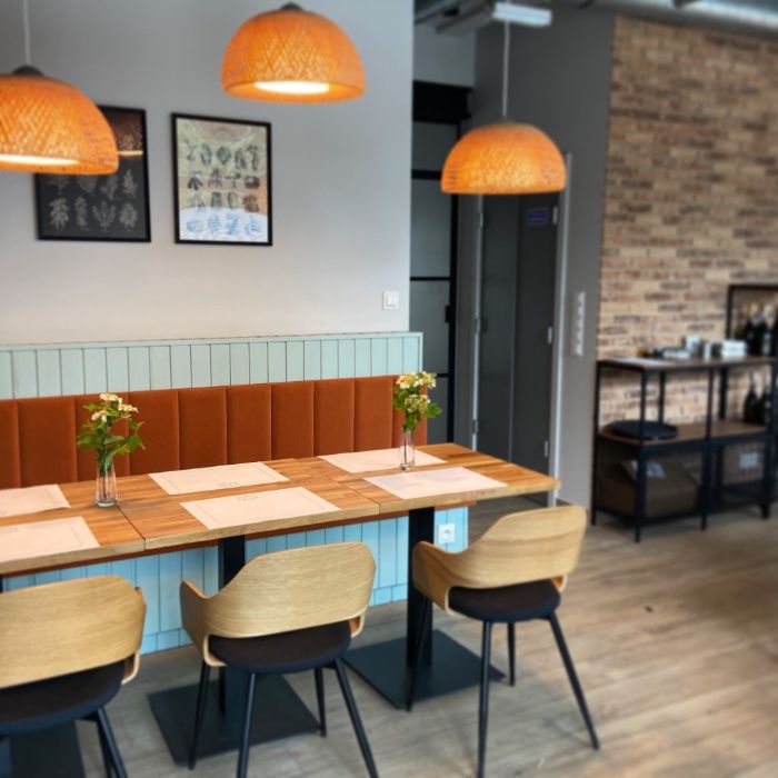 Stoły do restauracji stoliki na jednej nodze drewniane dębowy 70x70x3