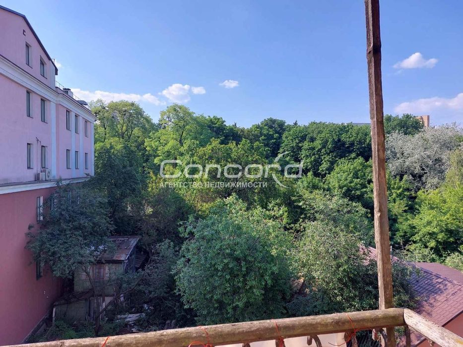 Лукʼянівка. Володимира Турця (Лермонтовська) вул., 4. Метро