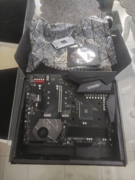 Motherboard ASUS x570 aorus elite