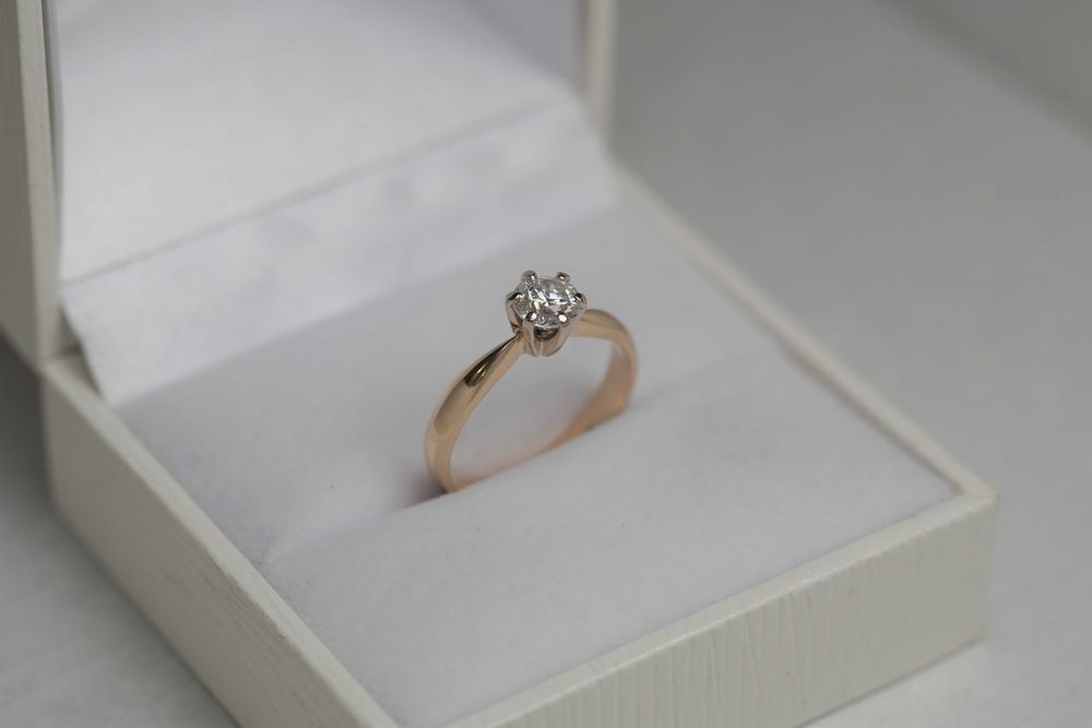 Pierścionek 585 zaręczynowy z diamentem 0,72 CT D SI1 Certyfikat R16