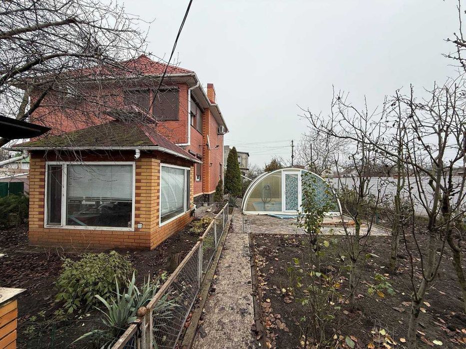 Продам 2эт. дом с гаражом и земельным уч. на 6 сотках, 140 кв.м