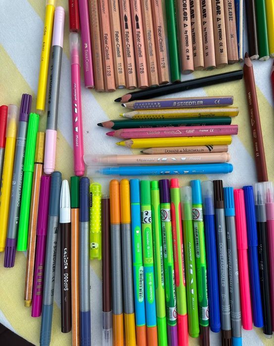 Олівці та фломастери в школу для школярів 150 штук