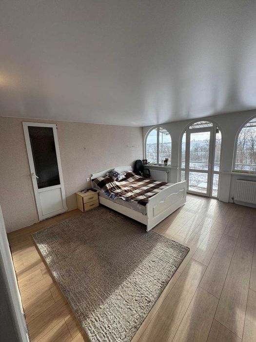 Затишний будинок за містом, чекає на ВАС!