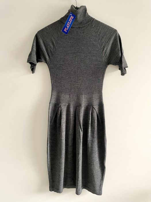 Vestido de malha cinzenta com manga curta (Playlife, tamanho S)