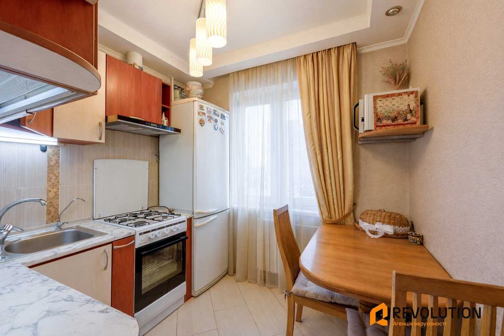 Без% Р.Шухевича 26в 2к з ремонтом, чудовий стан !