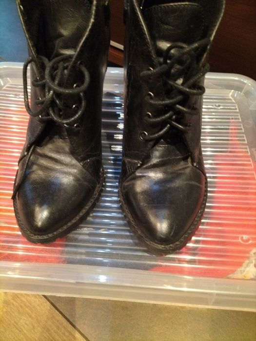 Botki na szpilce.  rozm. 35