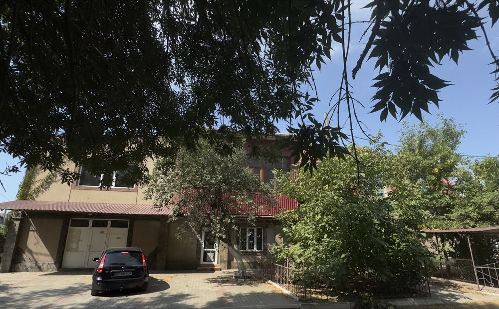 Дом с магазином, кафе, бильярдная, сауна Северный