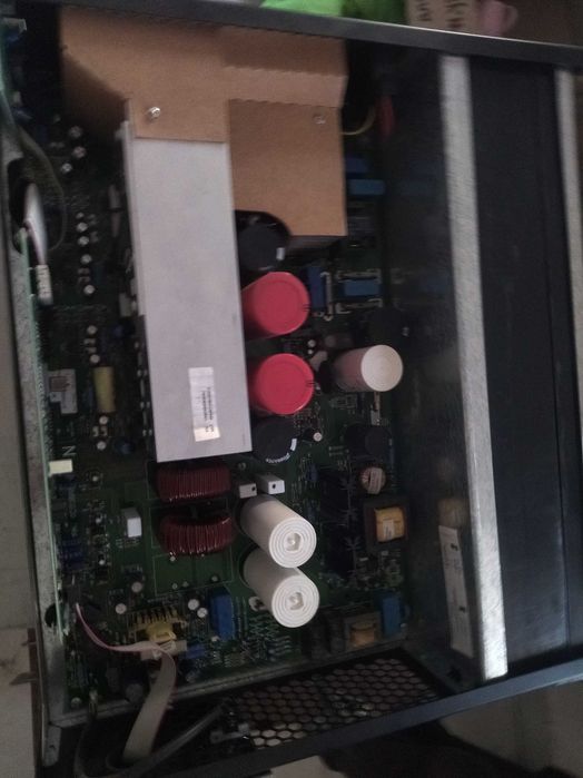безперебойник ups riello 3000W. ИБП