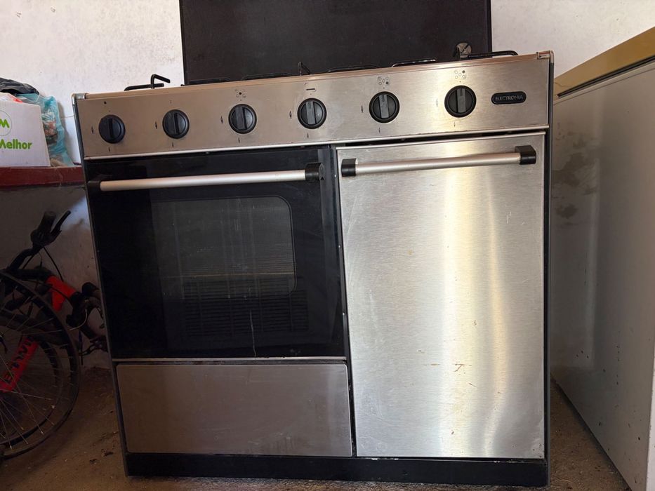 Fogão de 5 bicos com forno