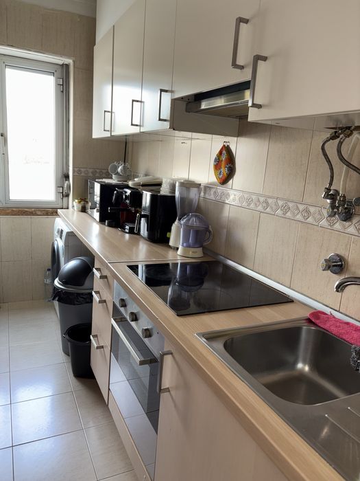 Arrendo quarto casal em lLnda Velha