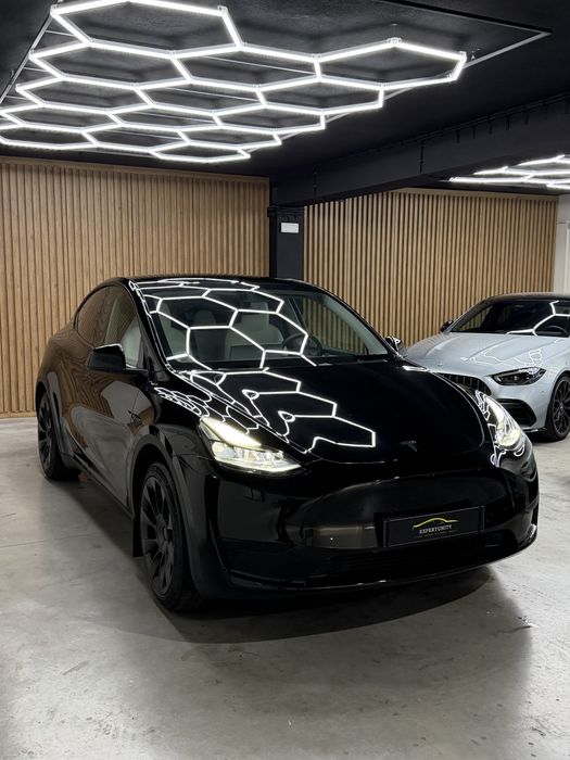 Tesla Model Y — fotografia 3